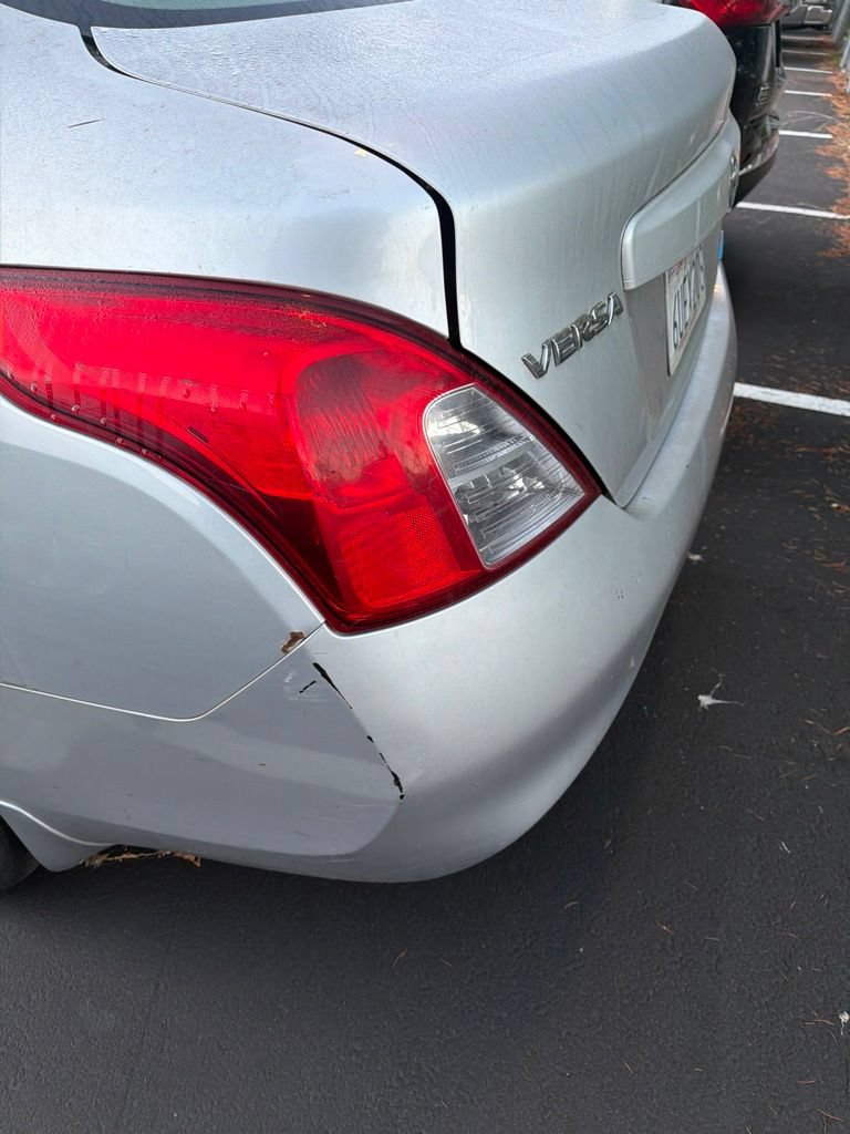 Used 2012 Nissan Versa SV FWD image 6
