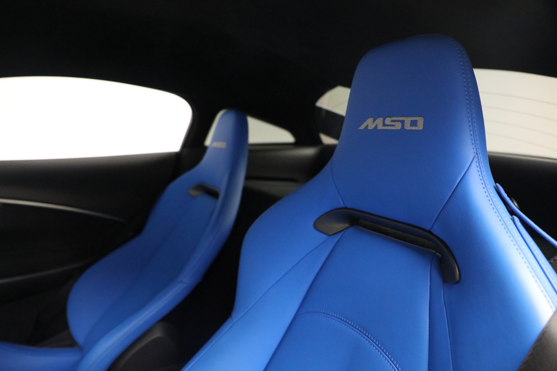 Used 2023 McLaren Artura RWD image 24