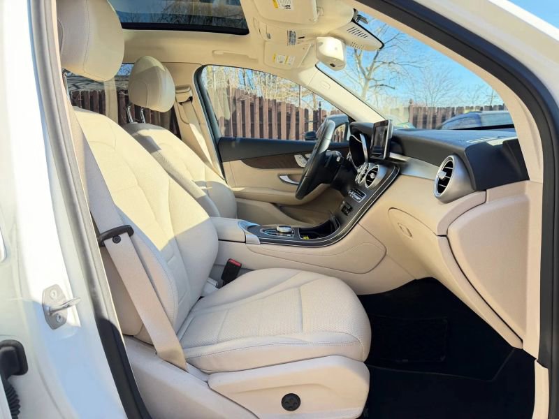 Used 2018 Mercedes-Benz GLC 300 4MATIC image 29