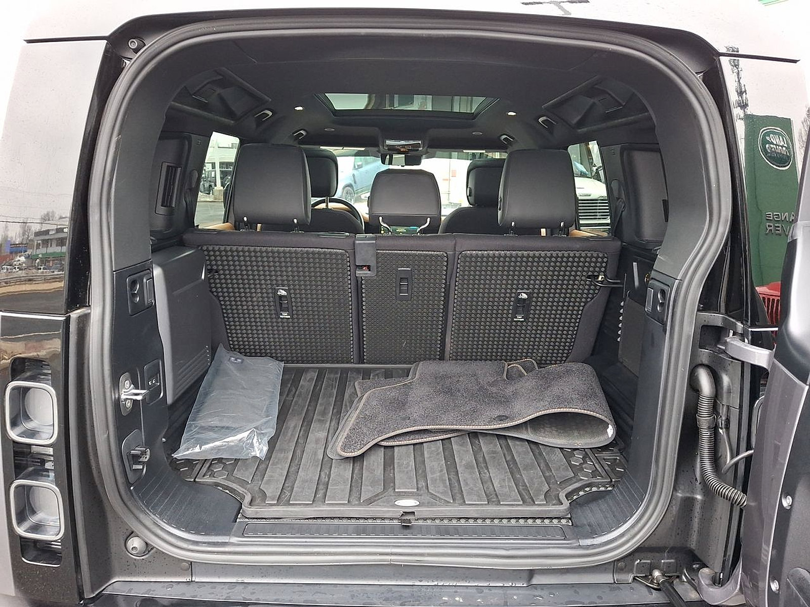 Certified 2024 Land Rover Defender 110 X image 29