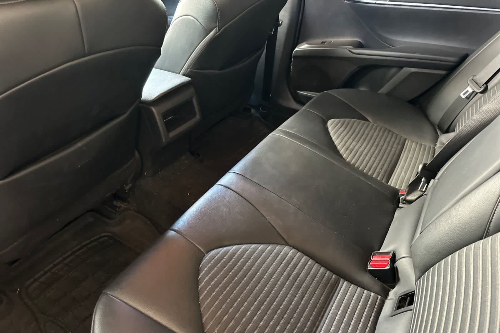 Used 2022 Toyota Camry SE FWD image 5