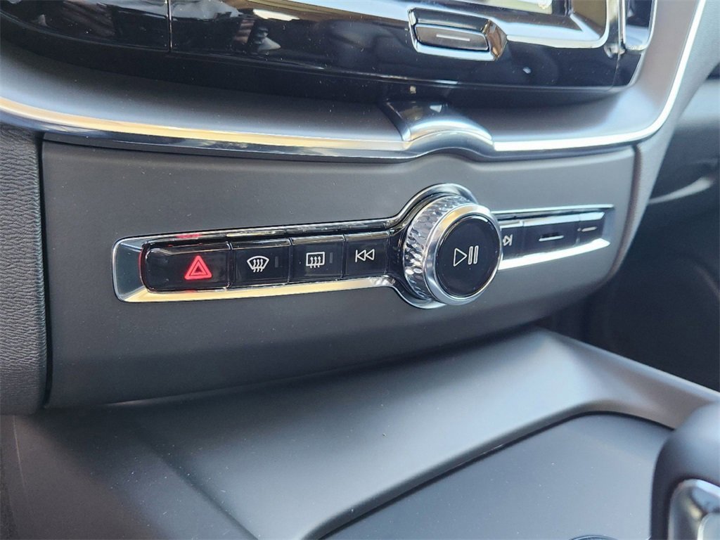 New 2025 Volvo XC60 B5 Core w/ Protection Package Premier image 21