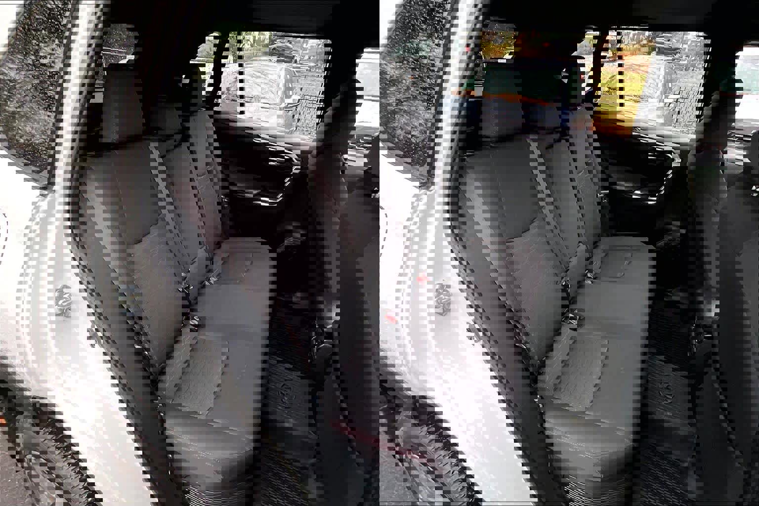 Used 2023 Toyota RAV4 SE image 18