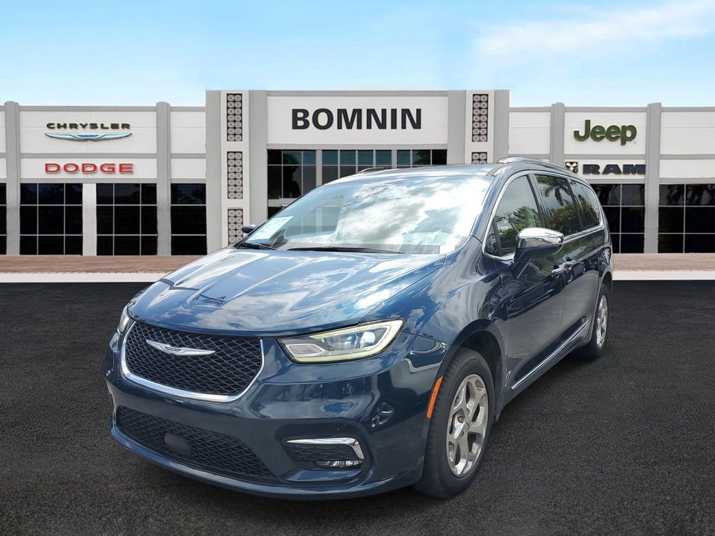 Used 2021 Chrysler Pacifica Limited w/ Uconnect Theater Family Group image 2