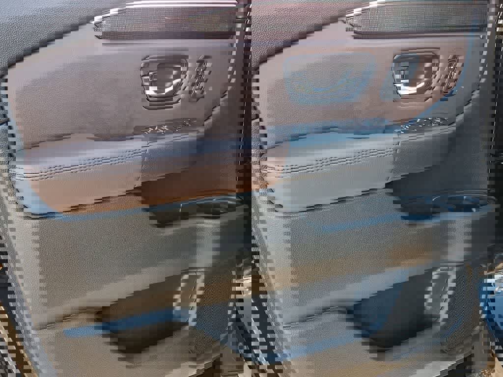 Used 2025 Honda Pilot Elite image 12