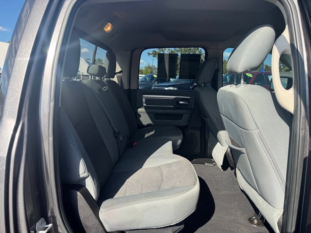 Used 2019 RAM 1500 Classic SLT w/ Luxury Group AWD/4WD image 18