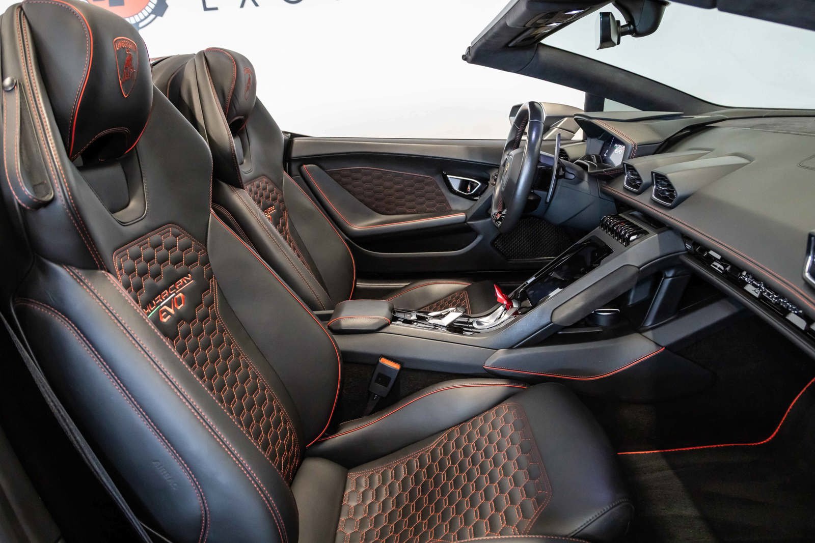 Used 2021 Lamborghini Huracan EVO RWD image 38