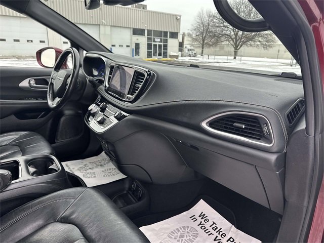 Used 2021 Chrysler Pacifica Touring-L w/ Uconnect Theater Family Group image 20