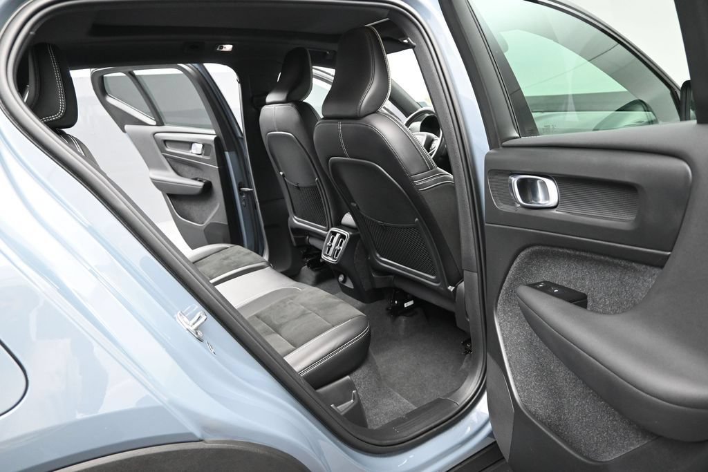 Used 2021 Volvo XC40 T5 R-Design w/ Protection Package Premier AWD/4WD image 15