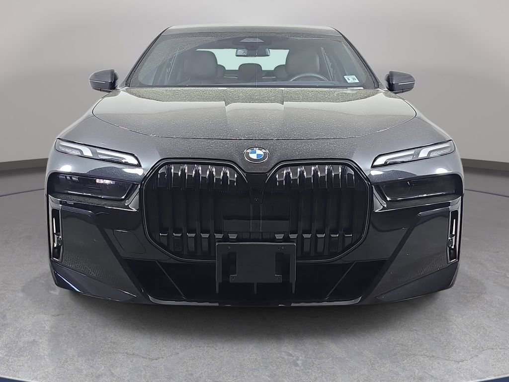 Used 2025 BMW 740i xDrive AWD/4WD image 3