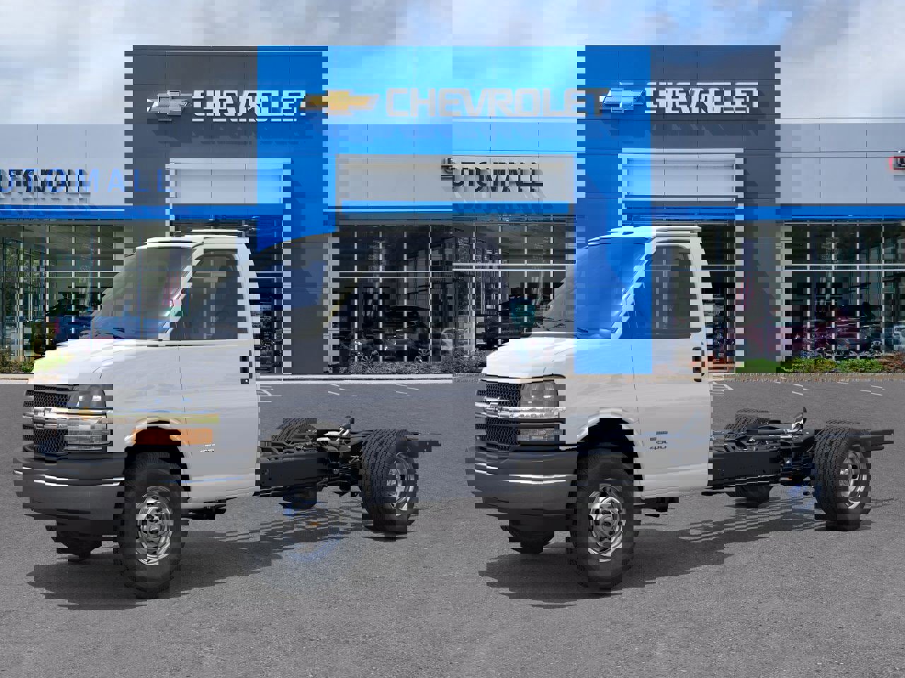 New 2026 Chevrolet Express 4500 w/ Power Convenience Package RWD image 2