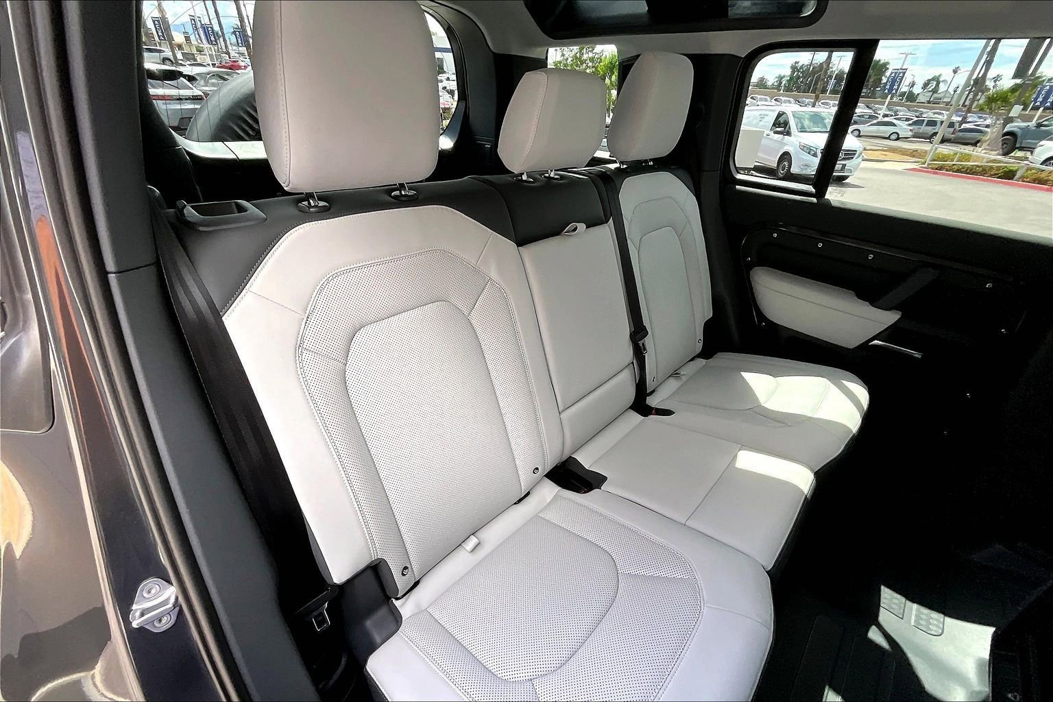 Used 2025 Land Rover Defender 110 S image 27