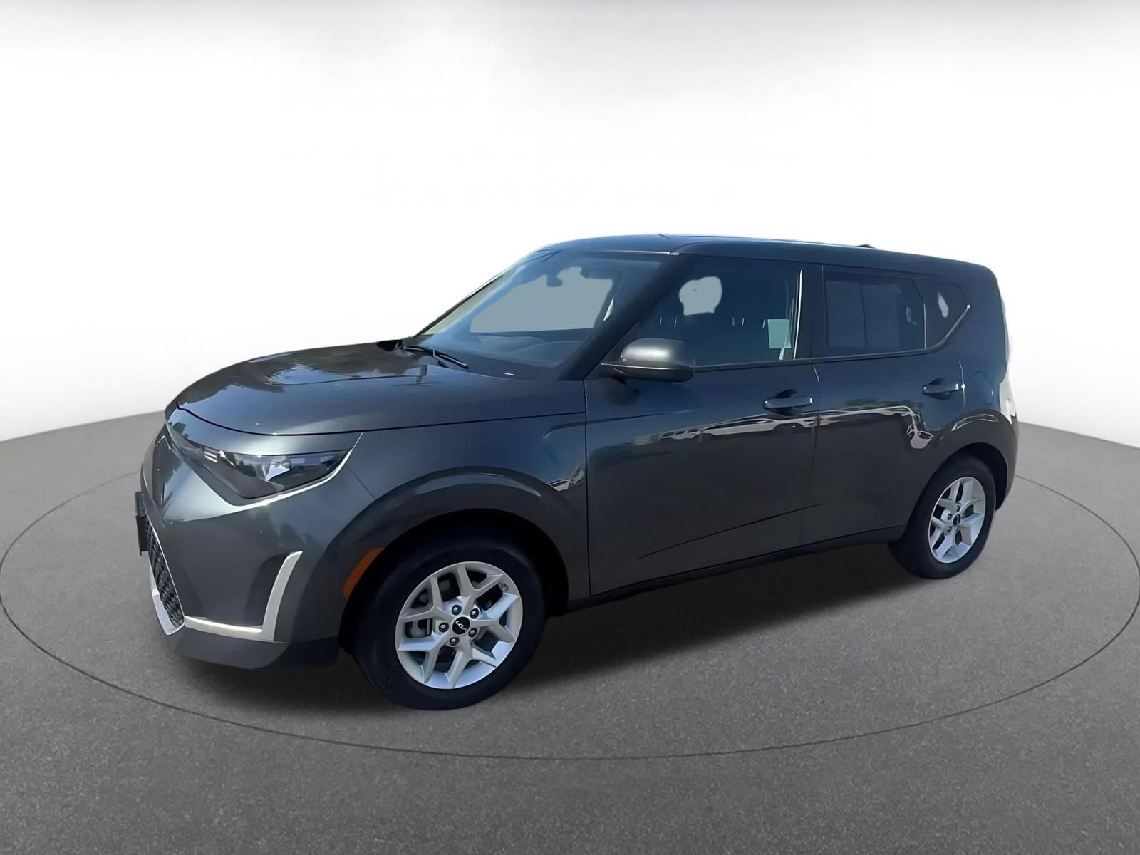 Used 2025 Kia Soul LX w/ LX Technology Package FWD image 8