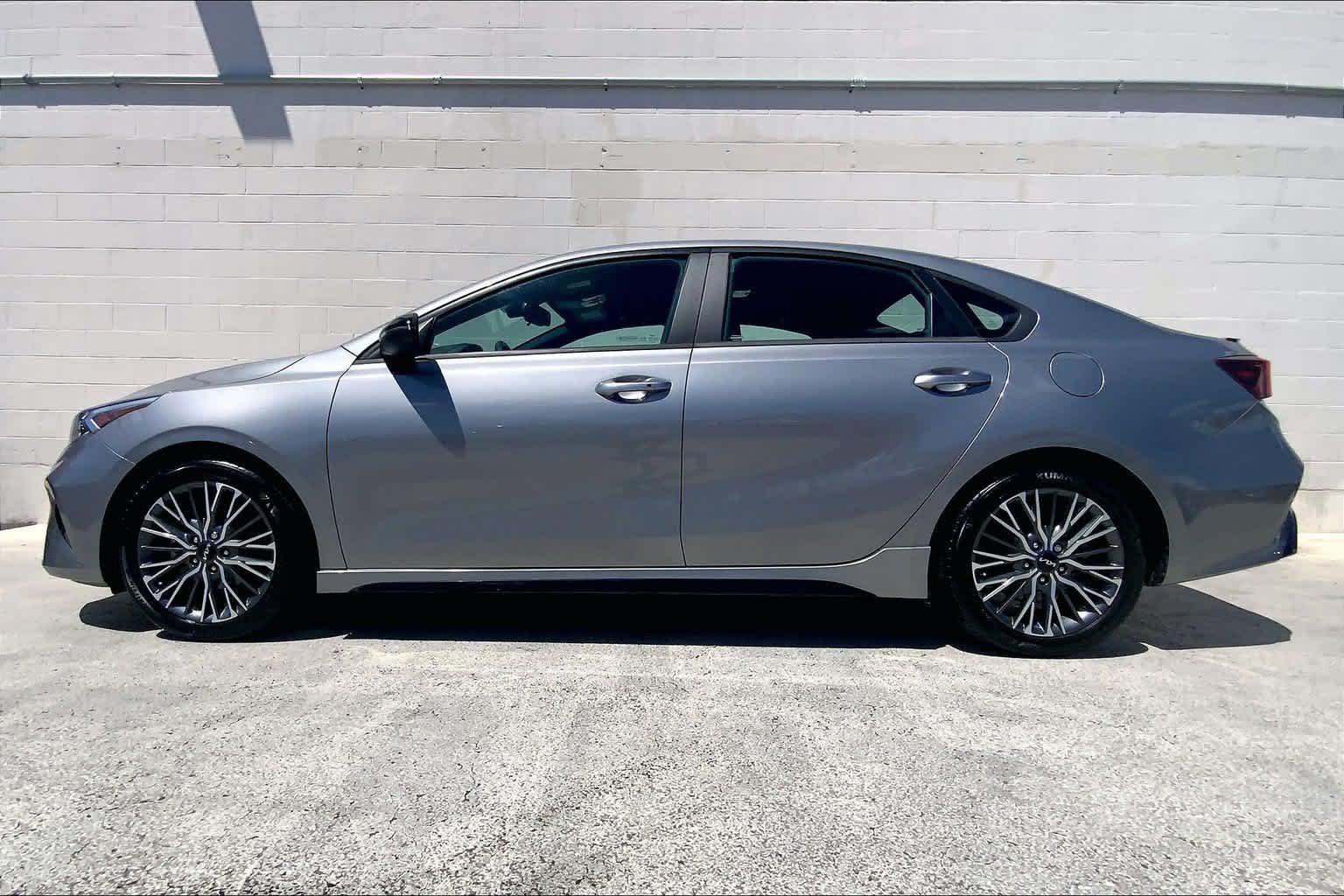Used 2023 Kia Forte GT-Line w/ GT-Line Premium Package FWD image 3