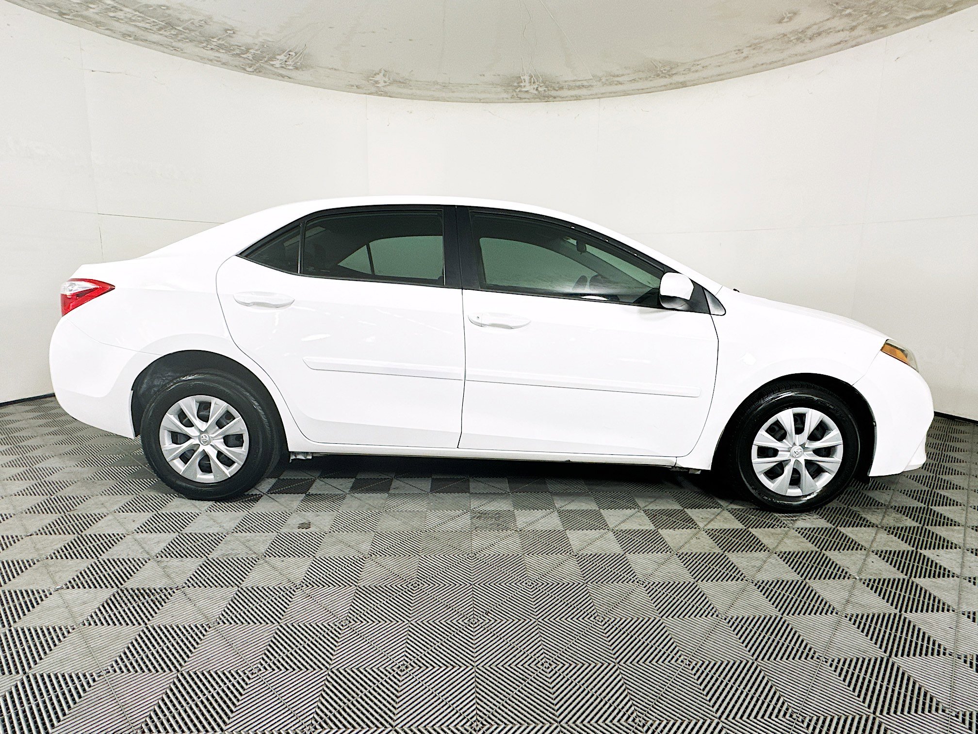 Used 2015 Toyota Corolla L FWD image 2