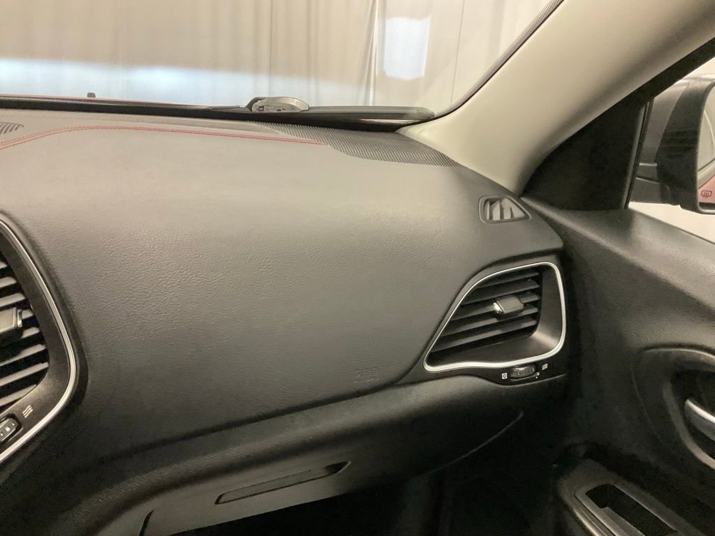 Used 2019 Jeep Cherokee Trailhawk w/ Cold Weather Group image 28