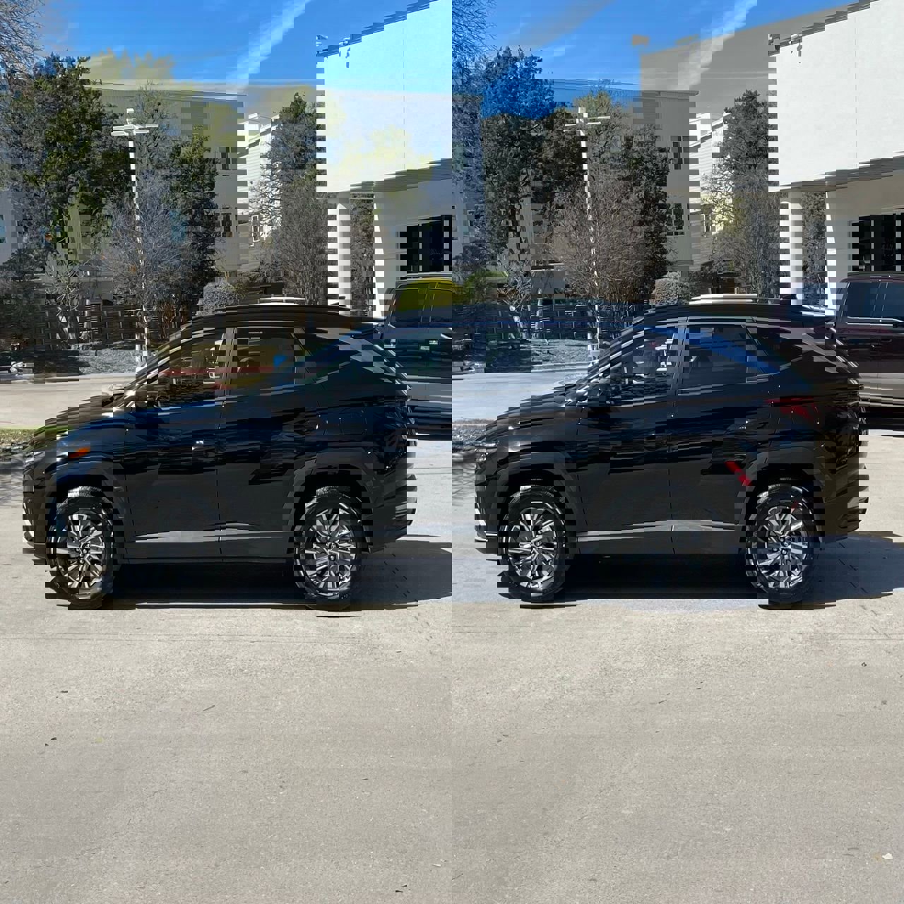 Used 2024 Hyundai Tucson Blue image 3