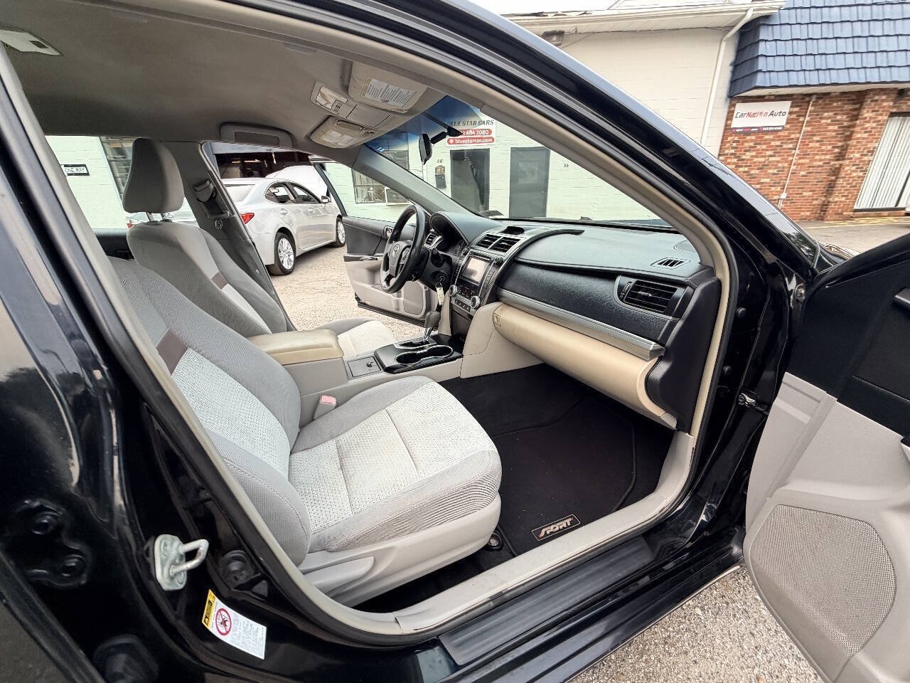 Used 2012 Toyota Camry LE FWD image 50
