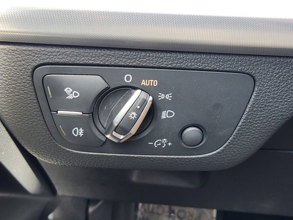 Used 2025 Audi Q5 2.0T Premium image 12