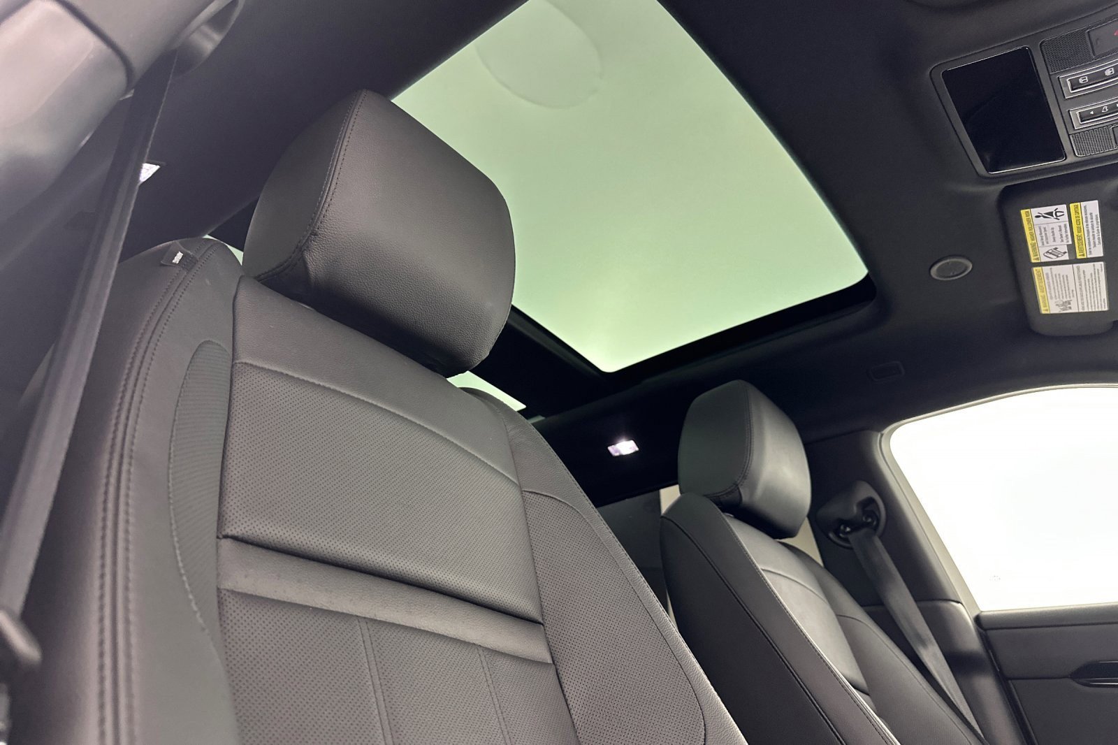 Used 2024 Land Rover Range Rover Evoque Dynamic SE image 16