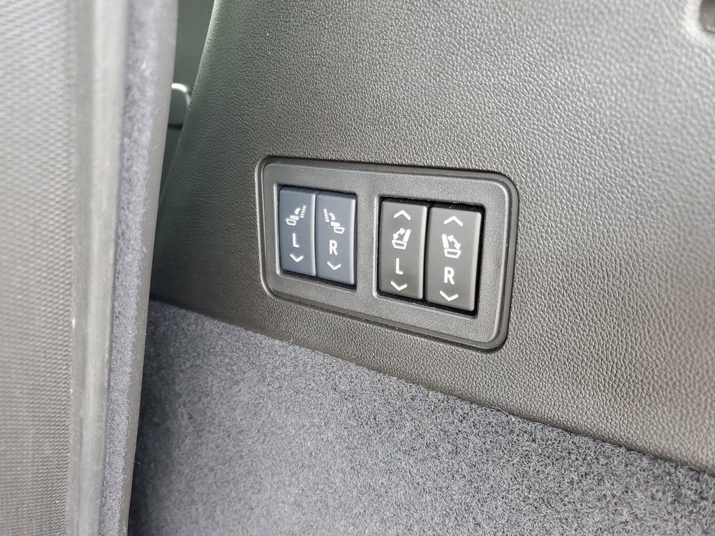 Used 2025 Cadillac XT6 Sport w/ LPO, Floor Liner Package AWD/4WD image 29
