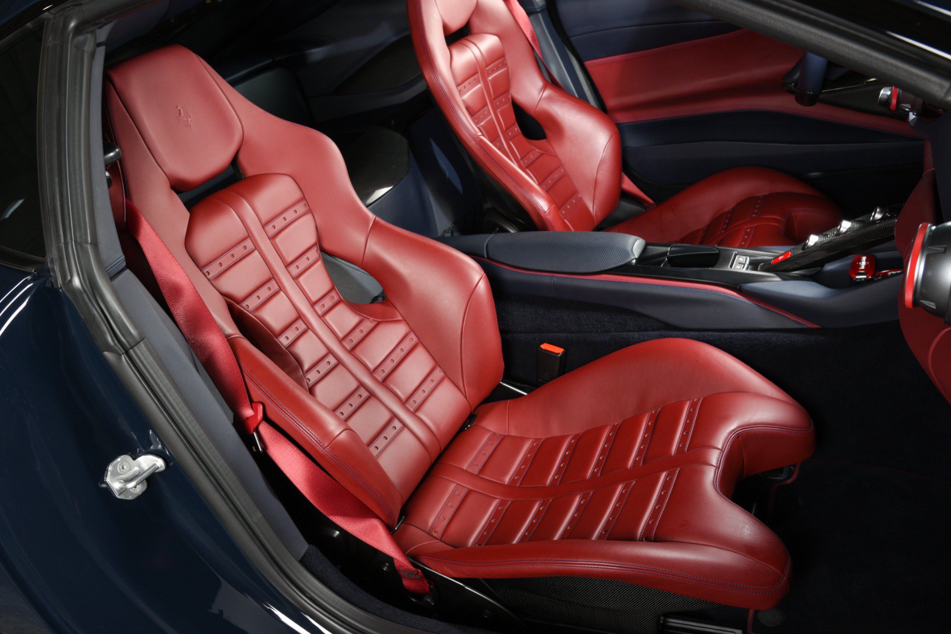 Used 2020 Ferrari 812 Superfast RWD image 35