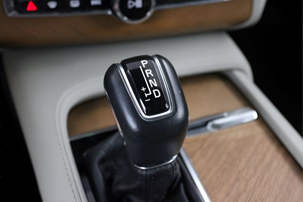 Certified 2022 Volvo XC90 T6 Momentum w/ Advanced Package AWD/4WD image 31