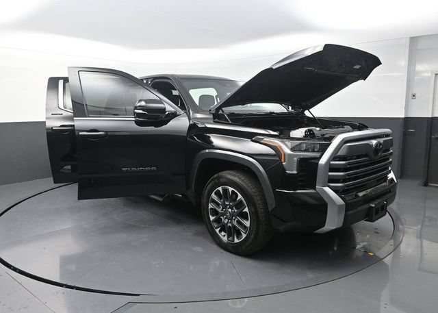 Used 2025 Toyota Tundra Limited AWD/4WD image 30
