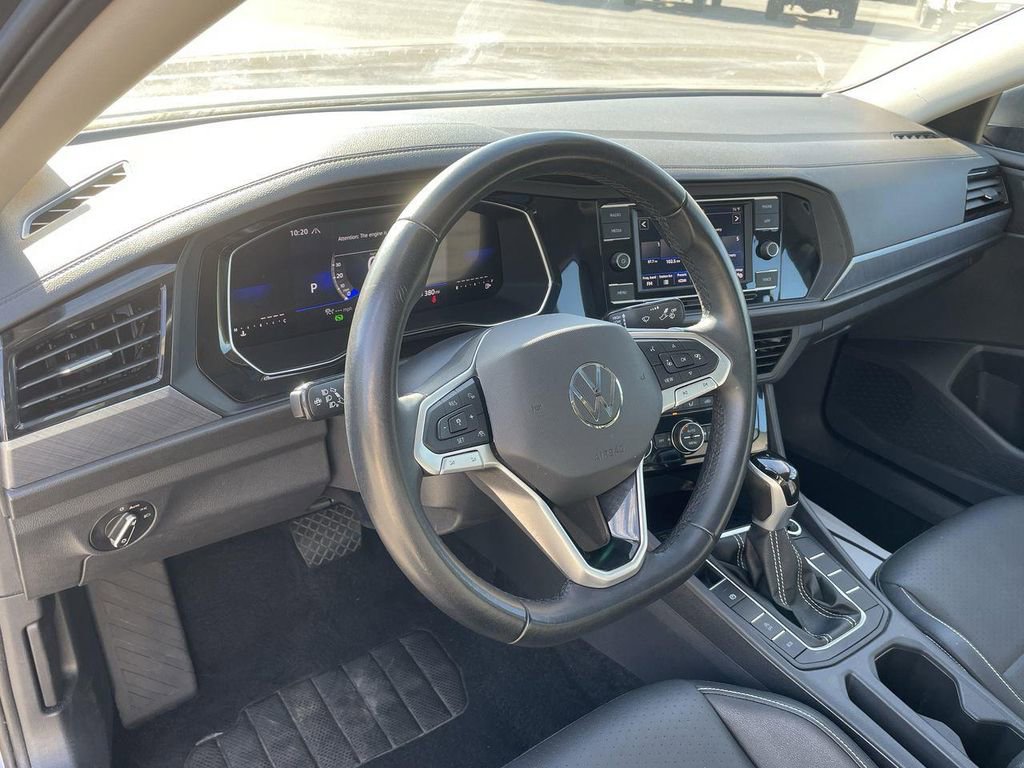 Used 2024 Volkswagen Jetta SE image 10