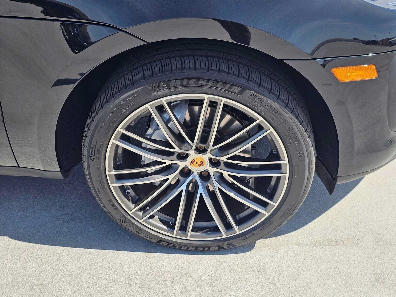 Used 2023 Porsche Macan AWD/4WD image 9