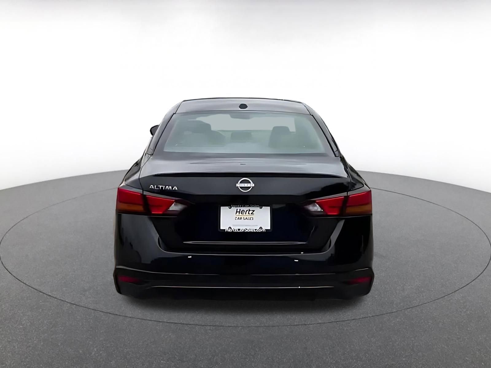 Used 2025 Nissan Altima 2.5 SV FWD image 12