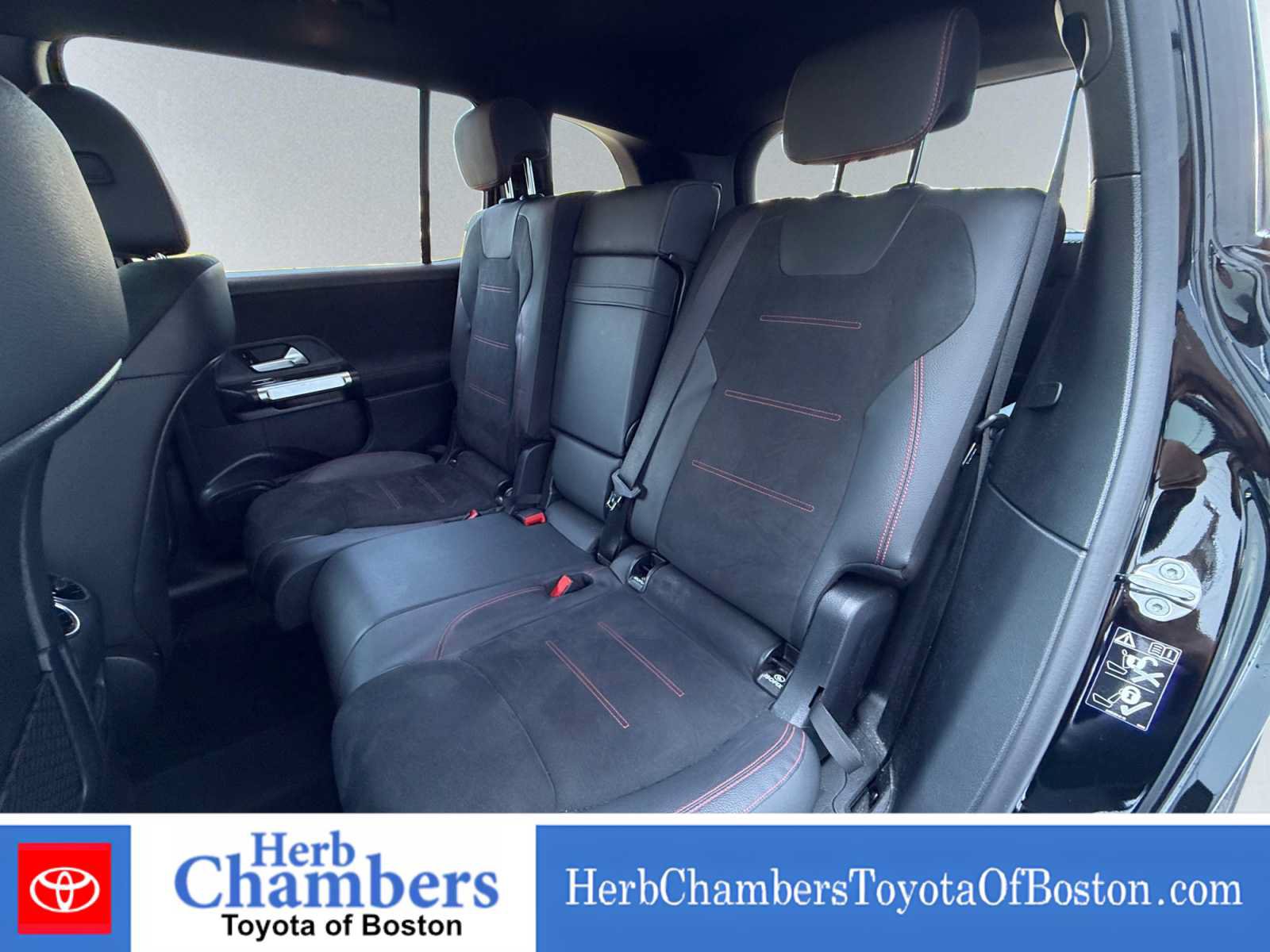 Used 2022 Mercedes-Benz GLB 250 4MATIC image 18