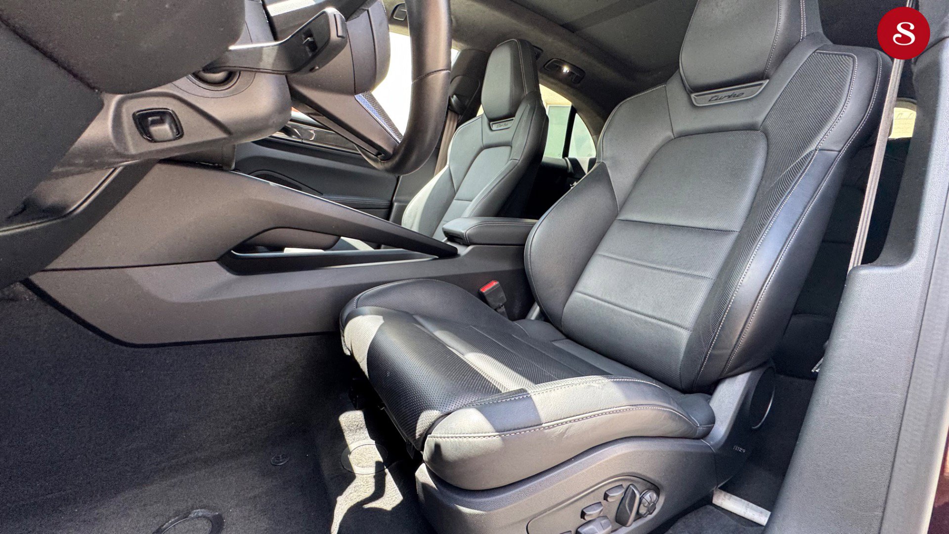 Used 2024 Porsche Macan Turbo Electric w/ Premium Package AWD/4WD image 18