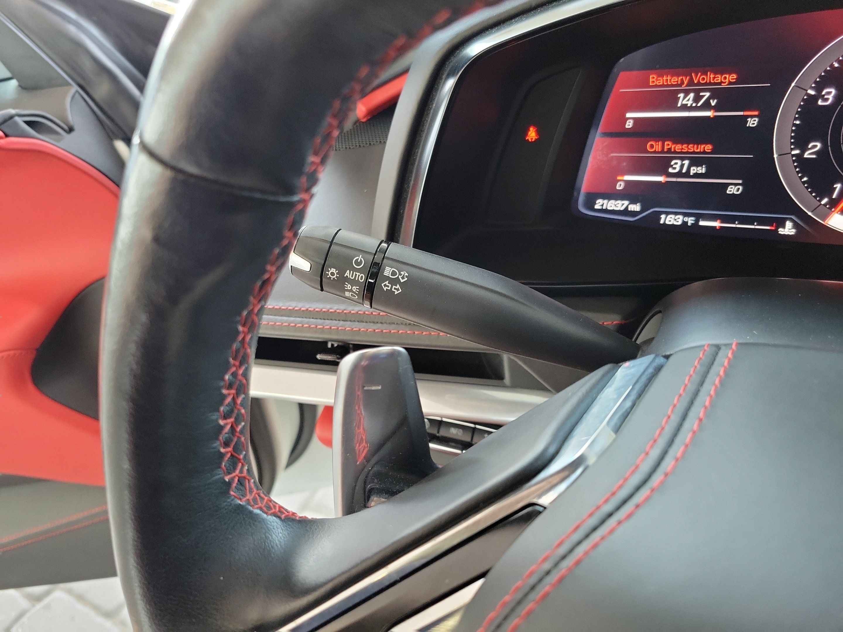 Used 2021 Chevrolet Corvette Stingray Premium Conv w/ Z51 Performance Package RWD image 19