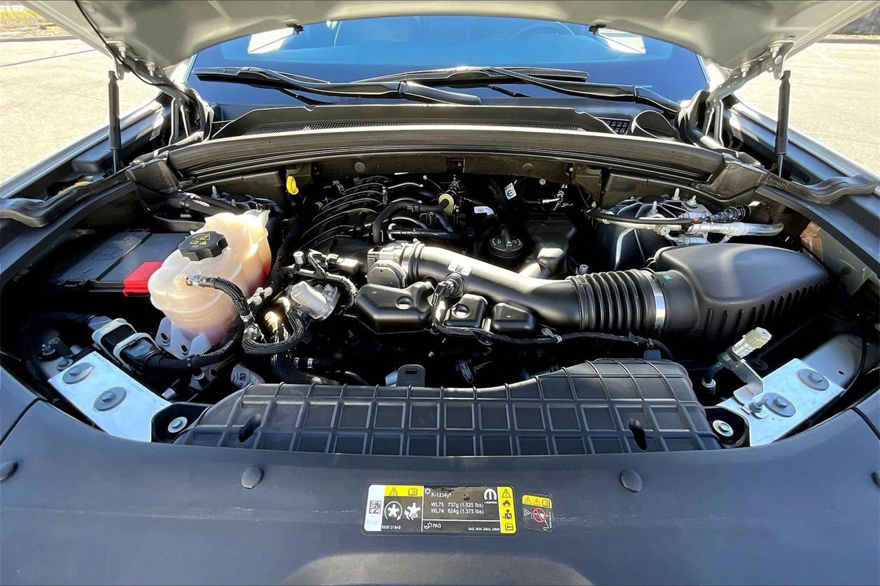 Used 2023 Jeep Grand Cherokee L Laredo image 35