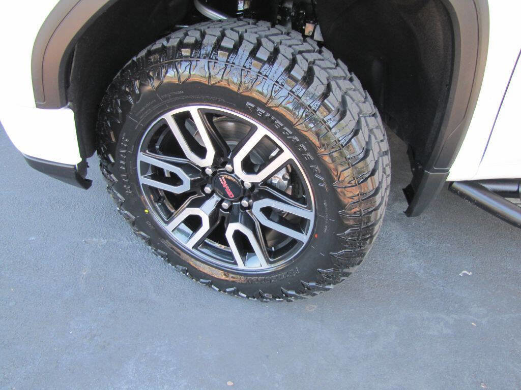 Used 2023 GMC Sierra 1500 AT4 w/ Technology Package AWD/4WD image 39