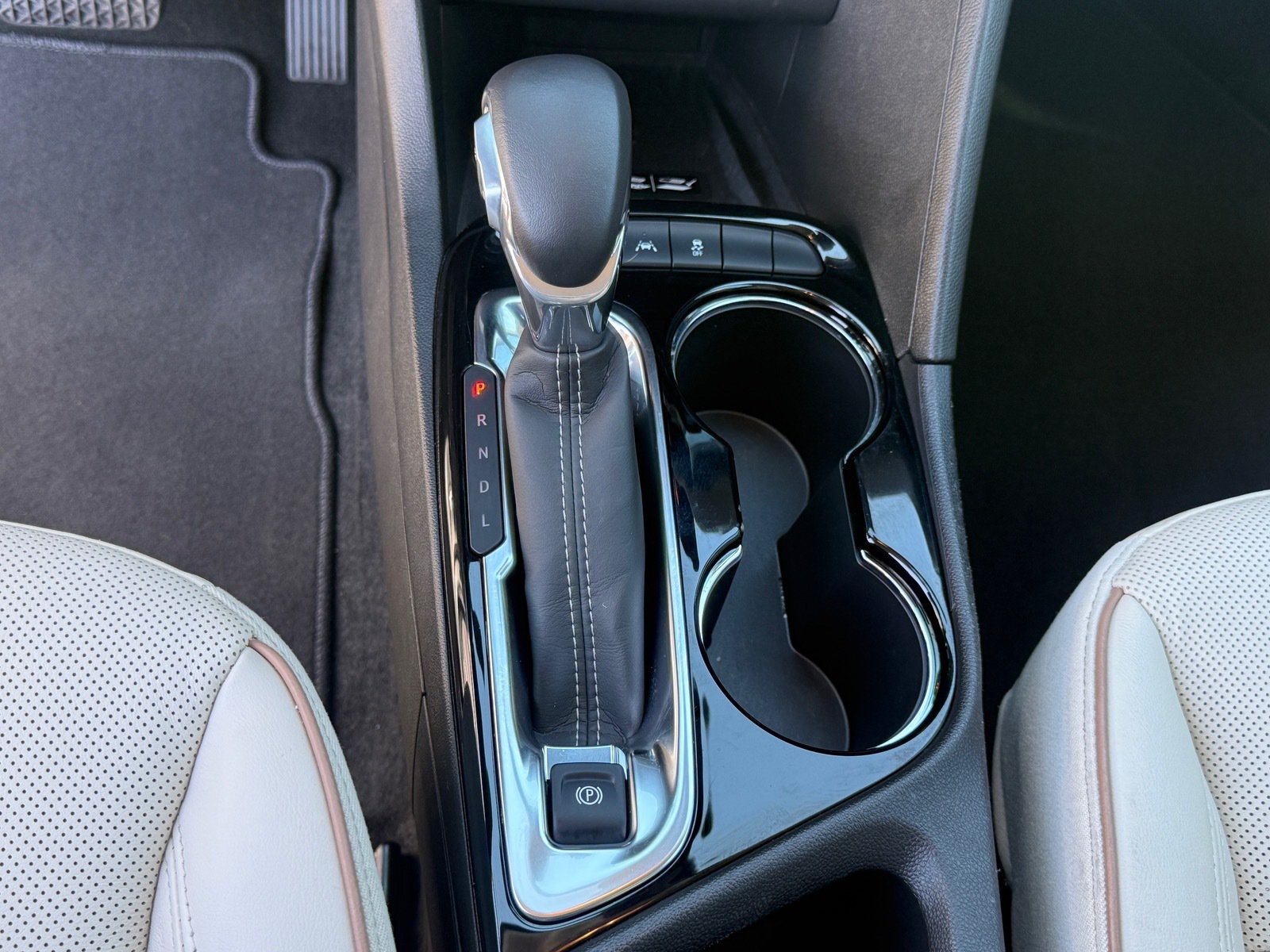 Used 2024 Buick Encore GX Avenir w/ Avenir Technology Package FWD image 20