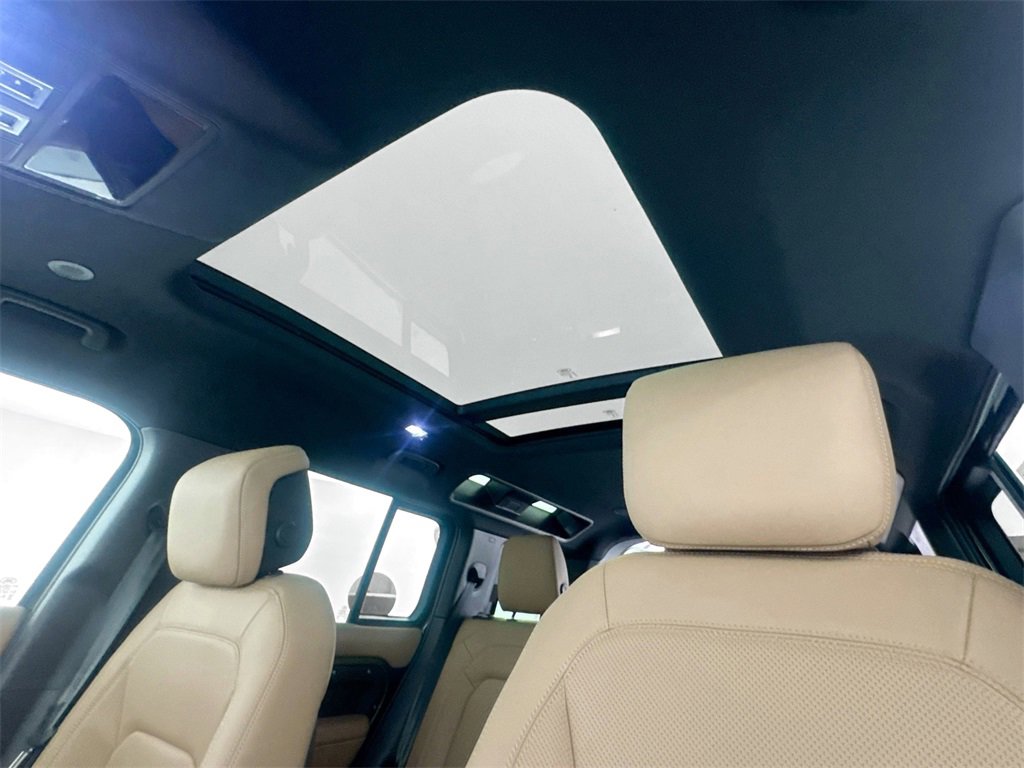 New 2026 Land Rover Defender 110 X-Dynamic SE image 21