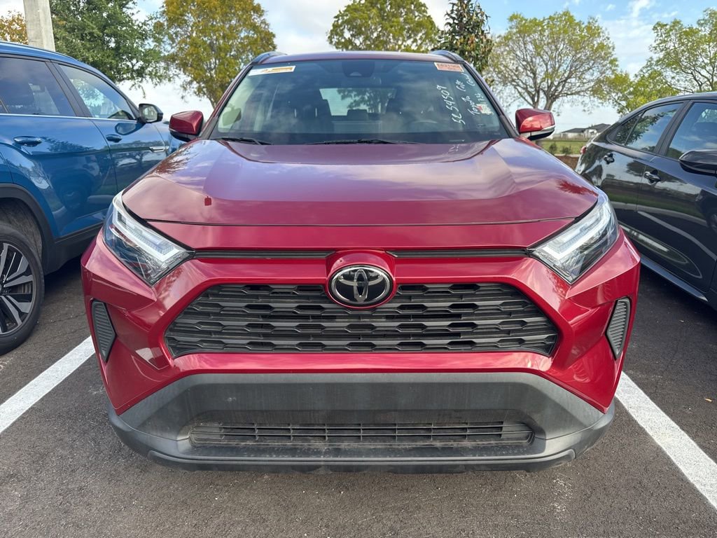 Used 2022 Toyota RAV4 XLE w/ Convenience Package FWD image 2