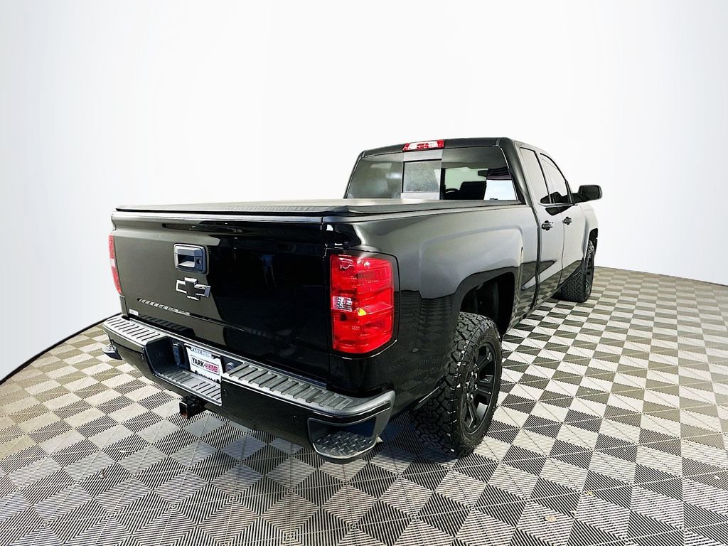 Used 2018 Chevrolet Silverado 1500 LT w/ Midnight Edition AWD/4WD image 12