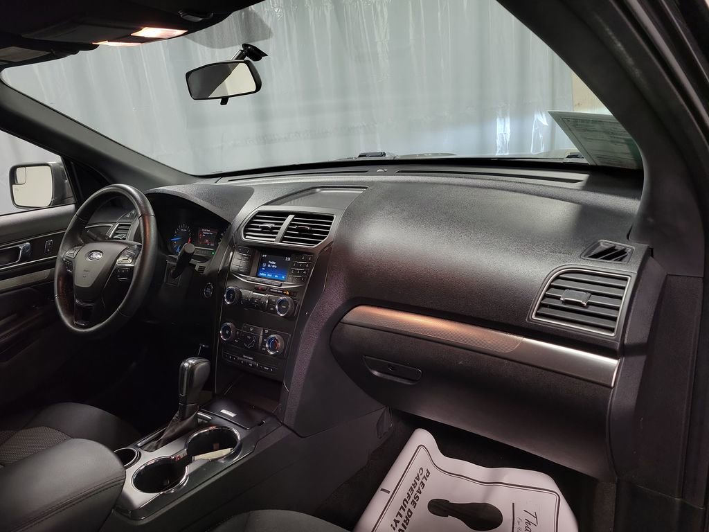 Used 2018 Ford Explorer XLT image 27