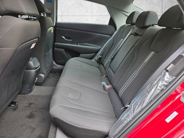 Used 2025 Hyundai Elantra SEL FWD image 4