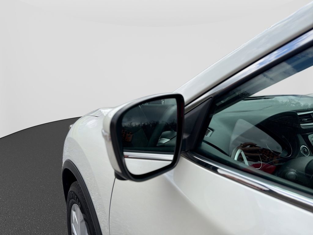 Used 2015 Nissan Rogue SV w/ SV Premium Package image 12