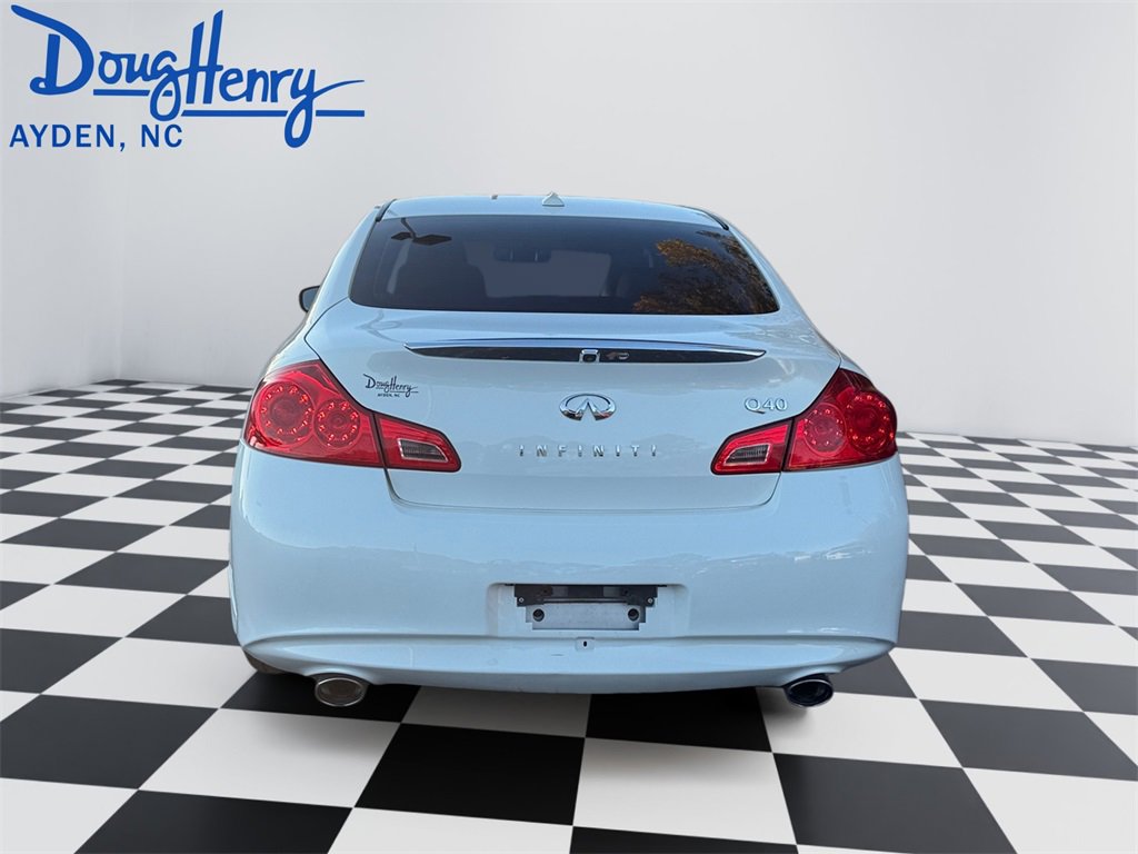 Used 2015 INFINITI Q40 w/ Moonroof Package image 4