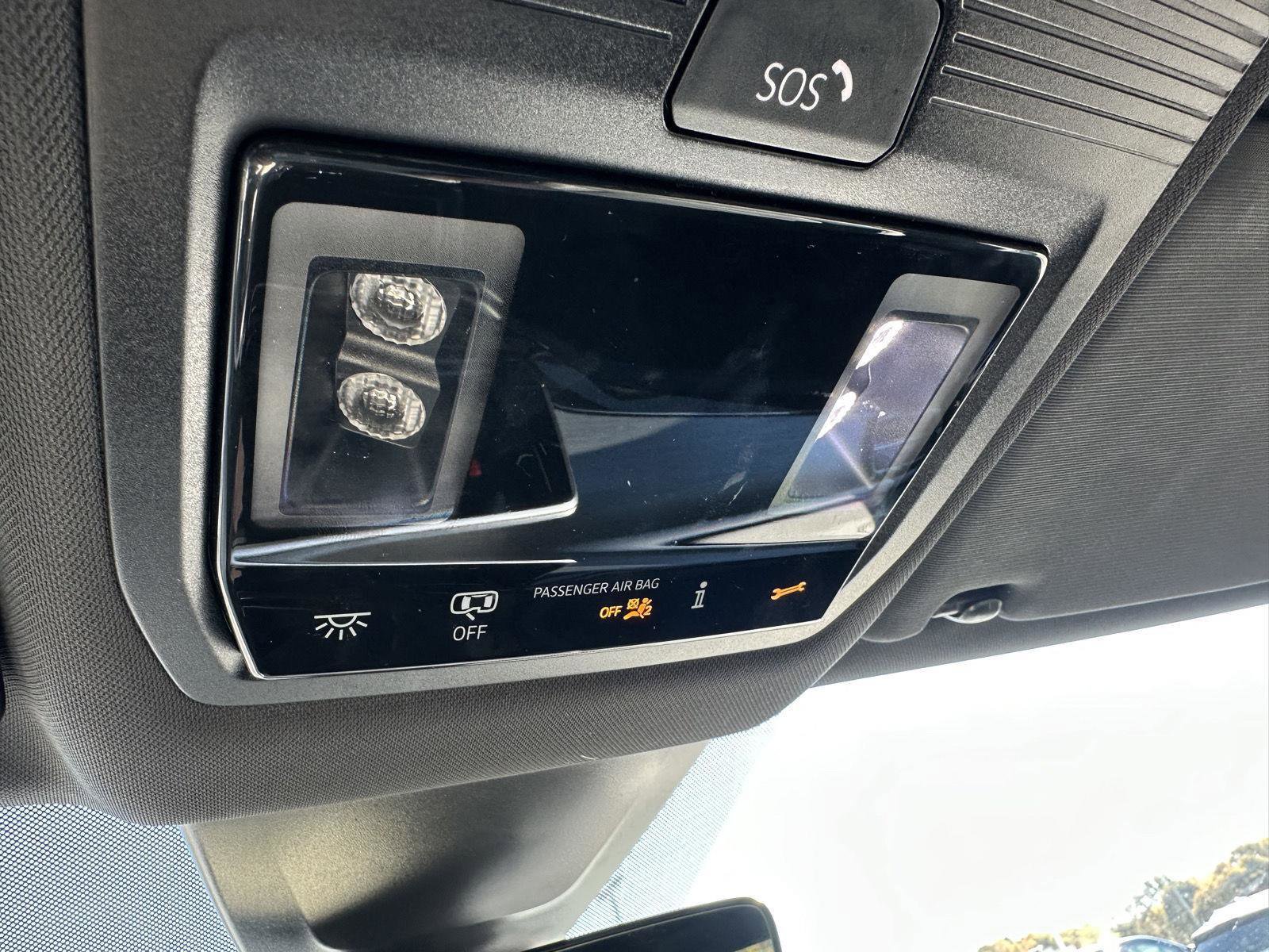 Used 2025 Volkswagen Atlas Cross Sport SE image 37