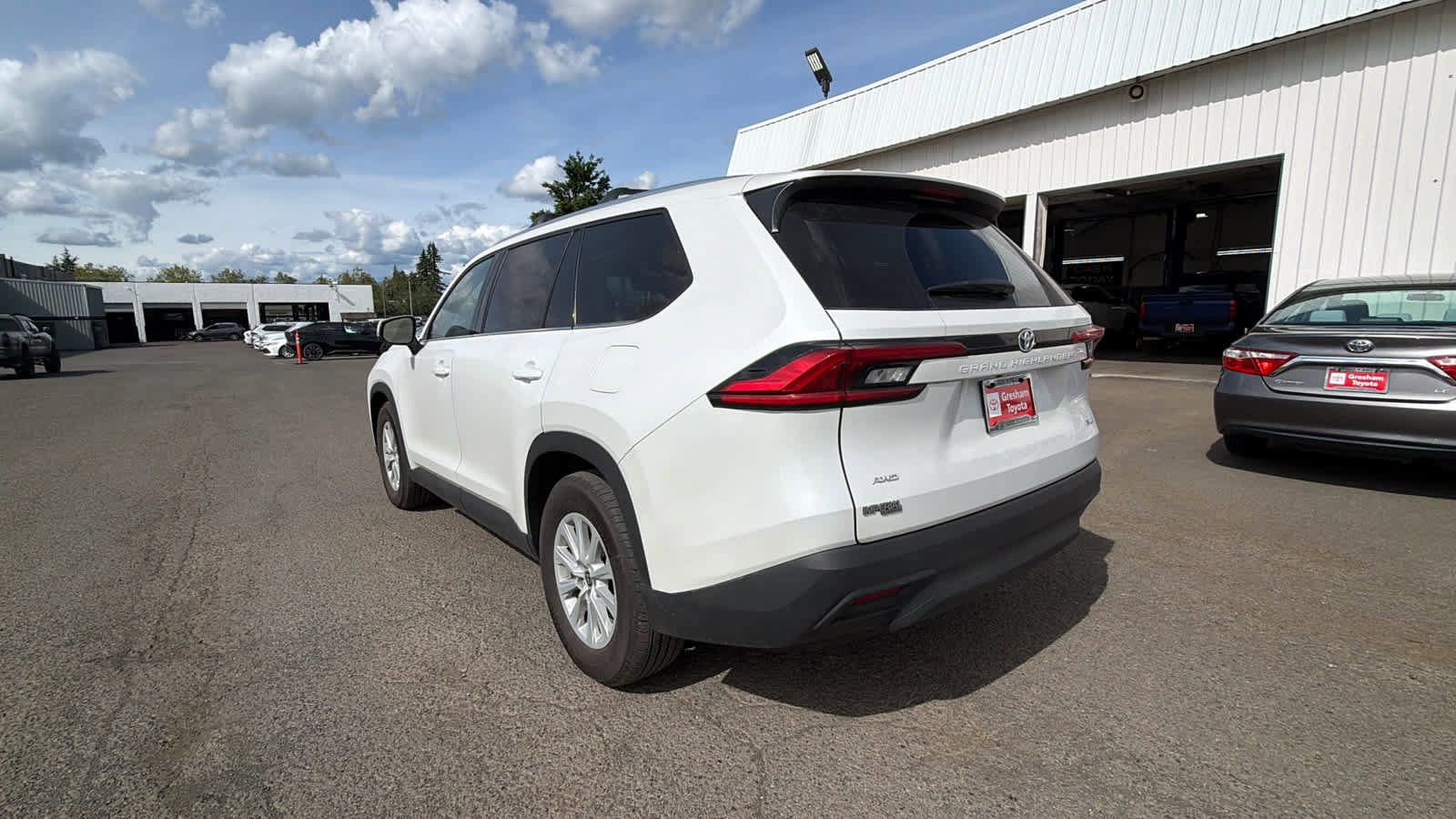 Used 2024 Toyota Grand Highlander AWD image 3