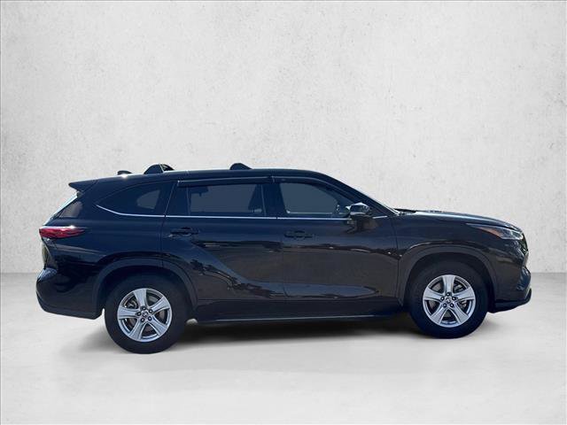 Certified 2021 Toyota Highlander L FWD image 4