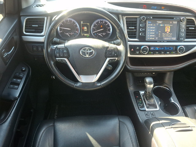 Used 2019 Toyota Highlander XLE AWD/4WD image 12