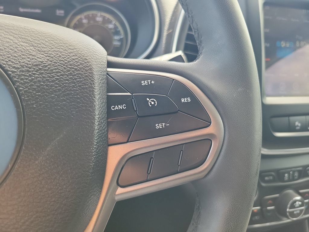 Used 2021 Jeep Cherokee Latitude Lux w/ Sun & Sound Group AWD/4WD image 23