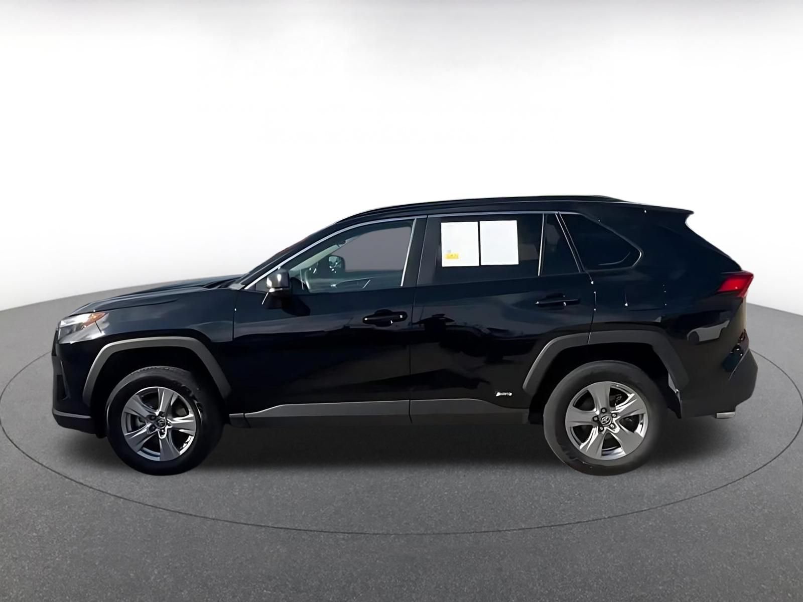 Used 2025 Toyota RAV4 LE AWD/4WD image 9